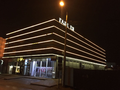 Светодиодная подсветка фасада торгового центра