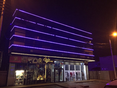 Светодиодная подсветка фасада магазина